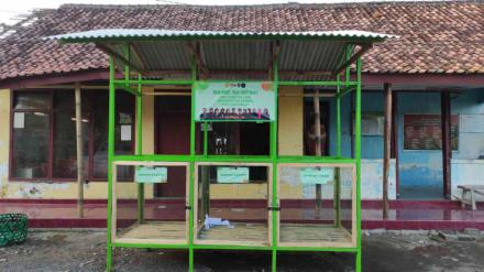 Bank Sampah, Harapan akan Lingkungan Bersih dan Sehat Masyarakat Desa Krai - KKN 196 UMD UNEJ